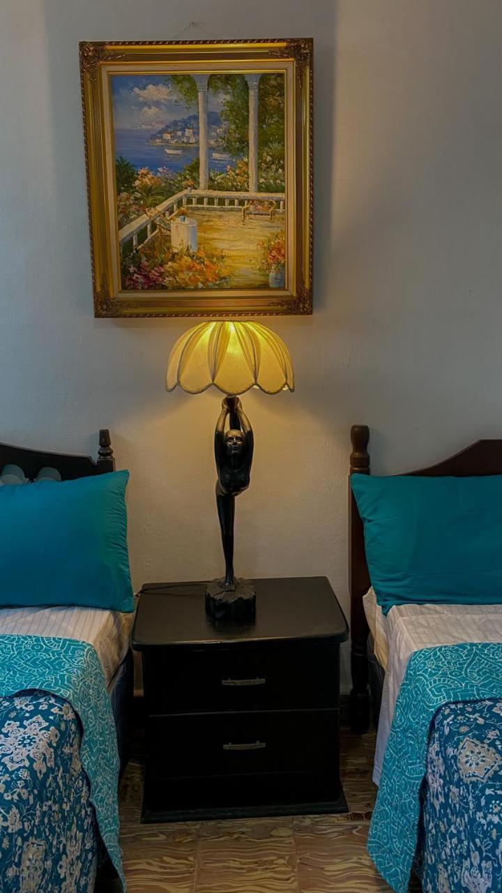Hostal Velvet Plaza 圣安娜 外观 照片