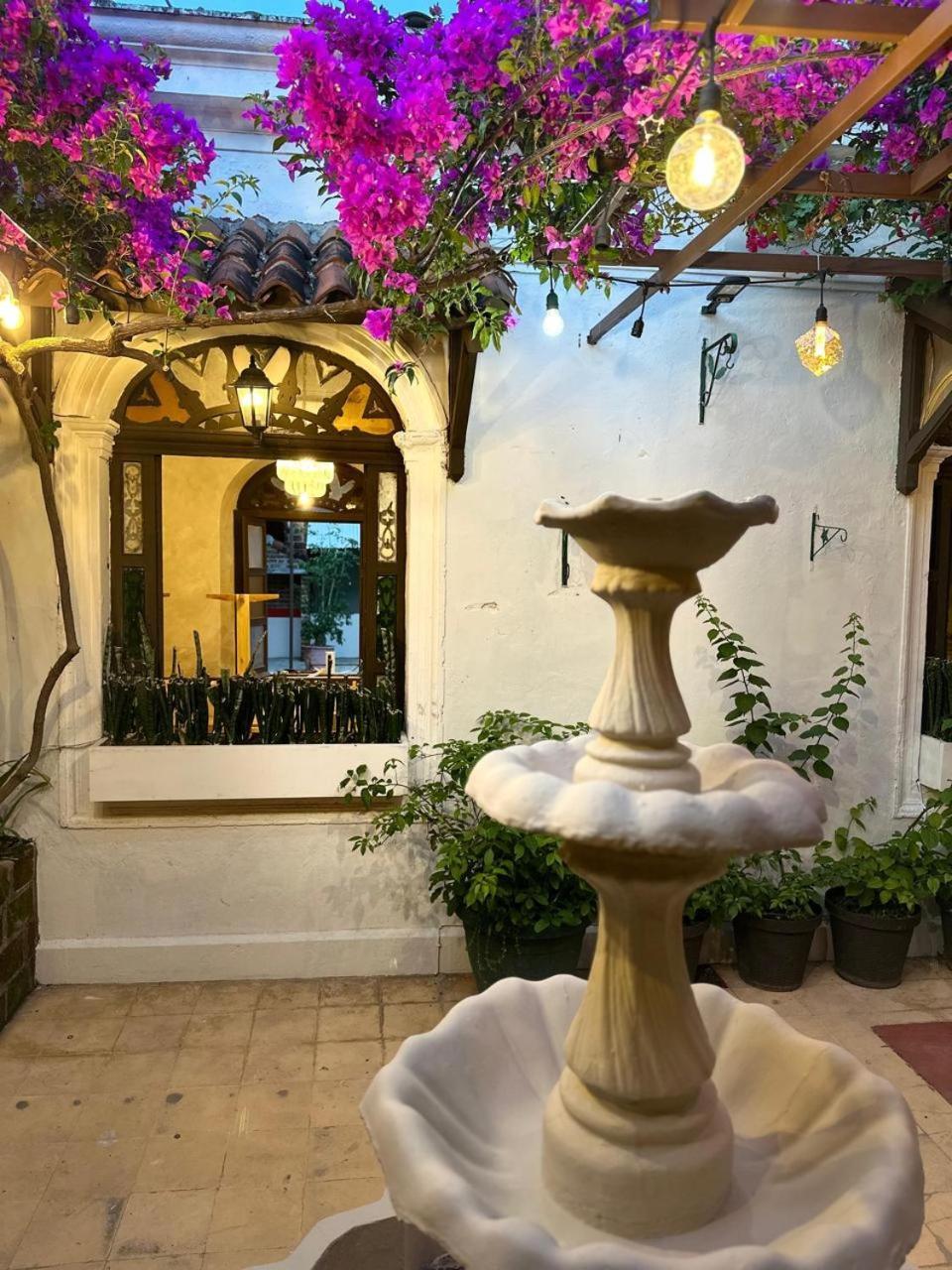 Hostal Velvet Plaza 圣安娜 外观 照片