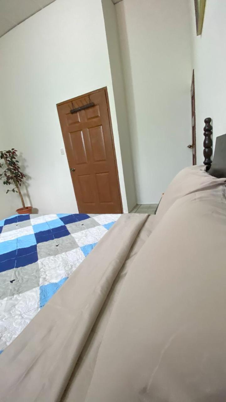 Hostal Velvet Plaza 圣安娜 外观 照片