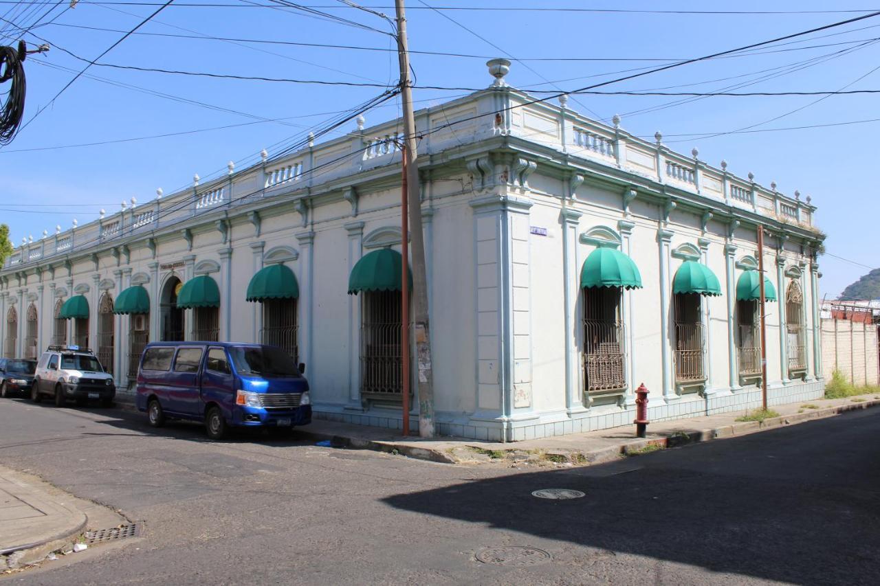 Hostal Velvet Plaza 圣安娜 外观 照片